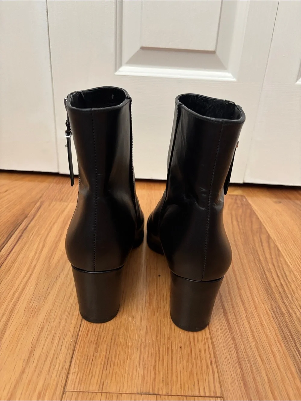 Micheal Kors Black Leather Zip Up Ankle Boots  size 9